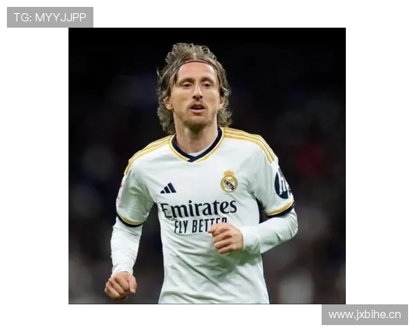 德容 vs 莫德里奇：中场组织与节奏控制能力对比分析