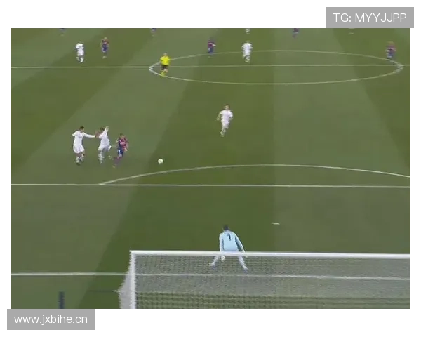 库尔图瓦：禁区统治与高球处理构筑防守安全堡垒