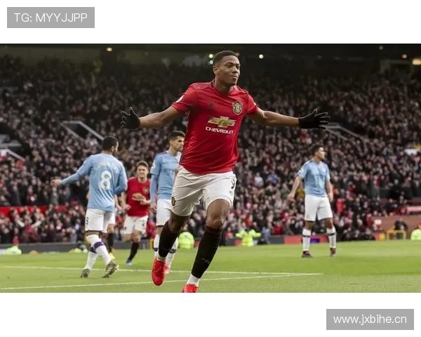 曼联复兴进程遇阻，问题显现对赛季走势形成制约