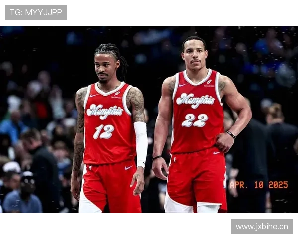 莫兰特又双叒夜店蹦迪了，这回还带着新女友？