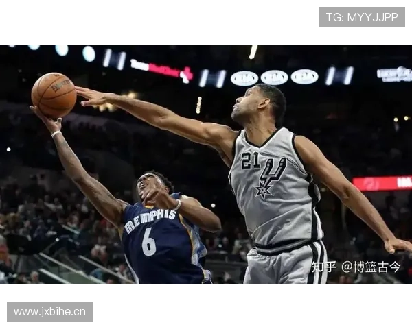 凯文加内特低位单打更胜邓肯,拉开防守空间 凯文加内特低位单打更胜邓肯,拉开防守空间